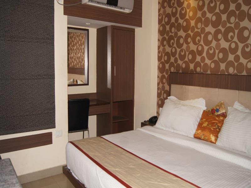 Hotel Siroy Classic Guwahati Esterno foto